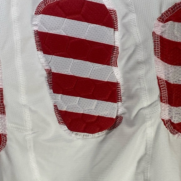 Under Armour Gameday Armour Pro 5-Pad Top with American flag accents - Picture 10 of 11